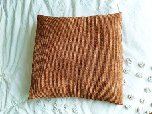 housse-de-coussin-marron-velours-cotele