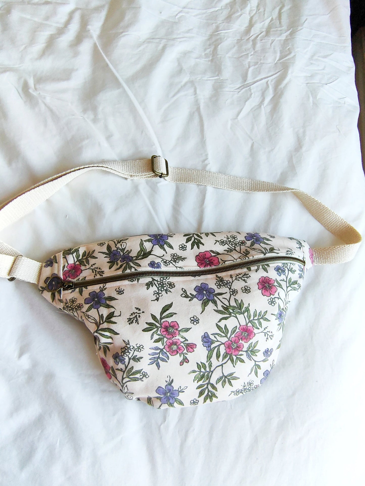 sac-banane-motif-fleuri
