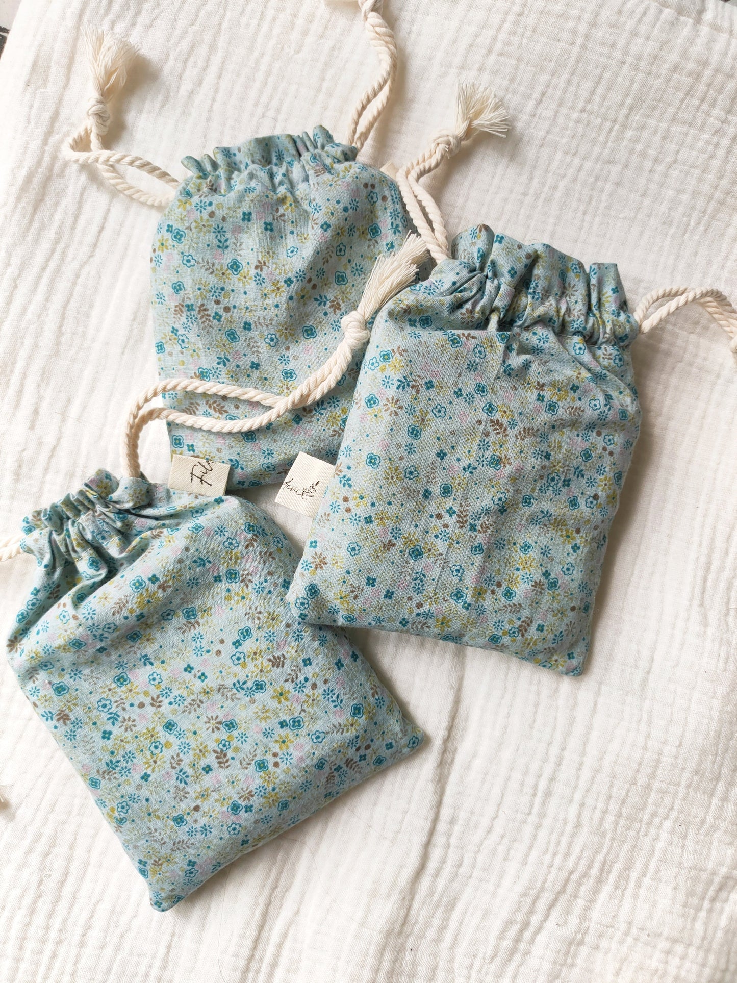 lingettes-lavables-pochon-fleuri-bleu-fildevi