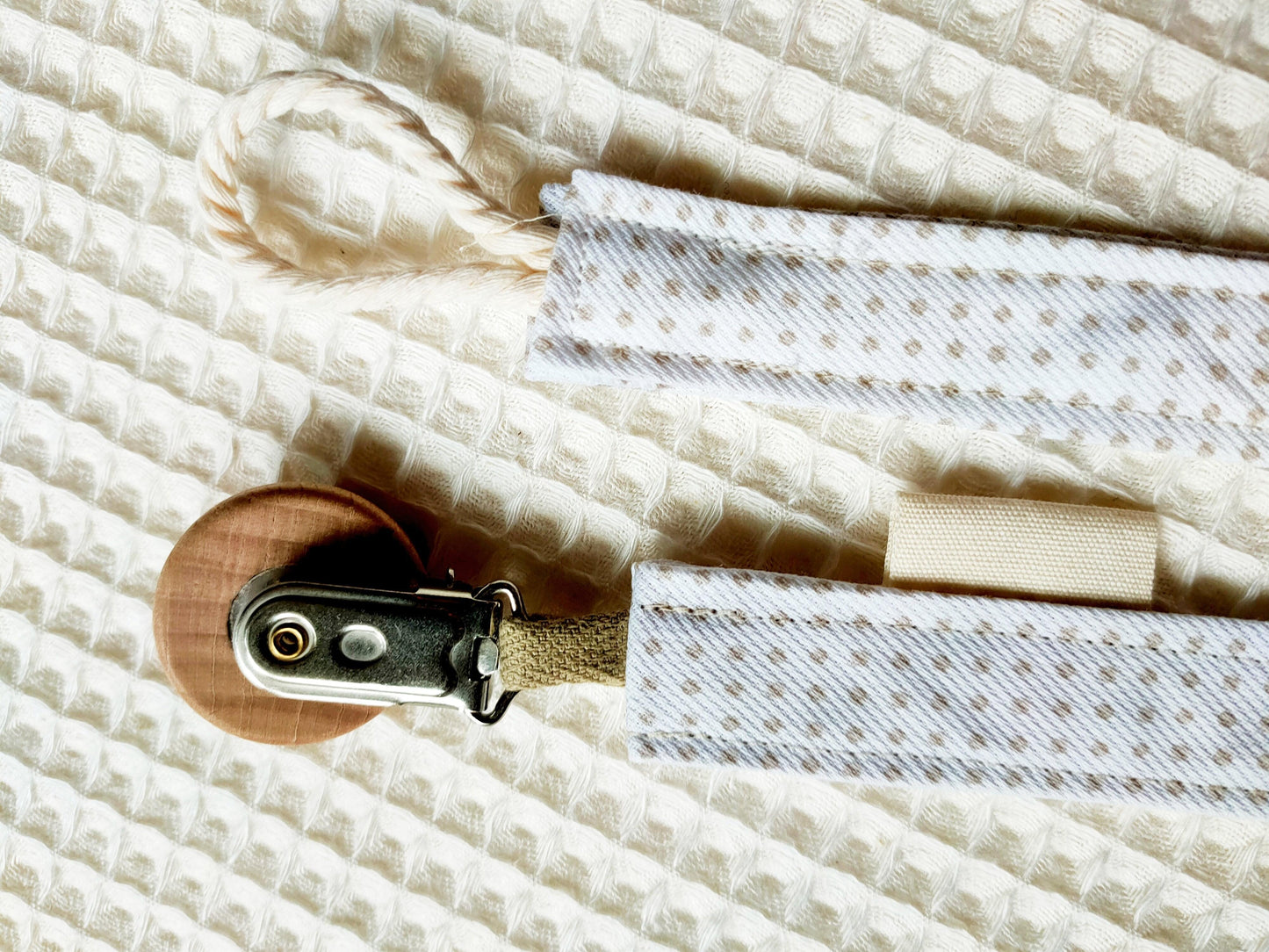 Attache Tétine Blanc Points Beige