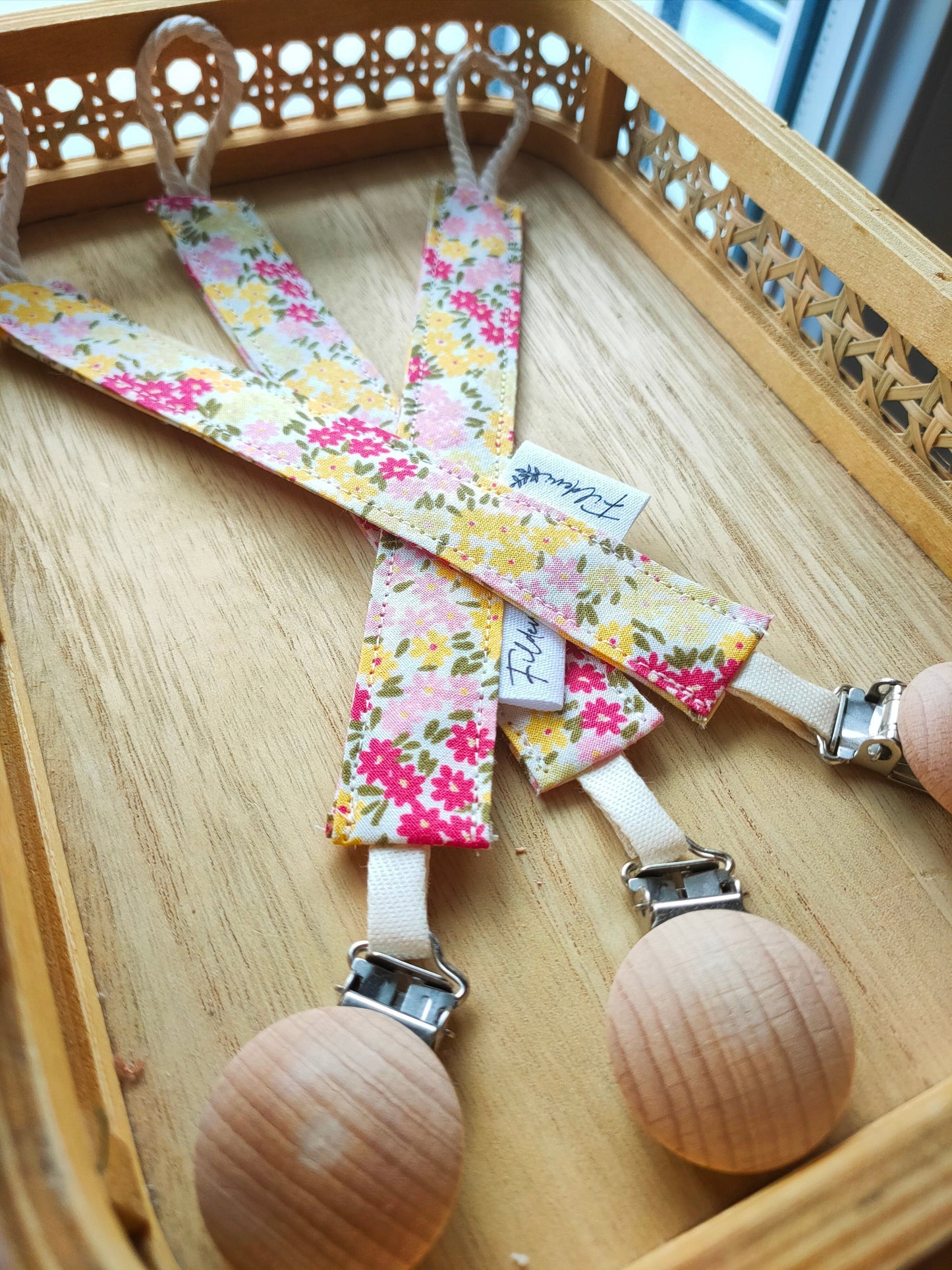 attache-tetine-liberty-fleuri-fildevi