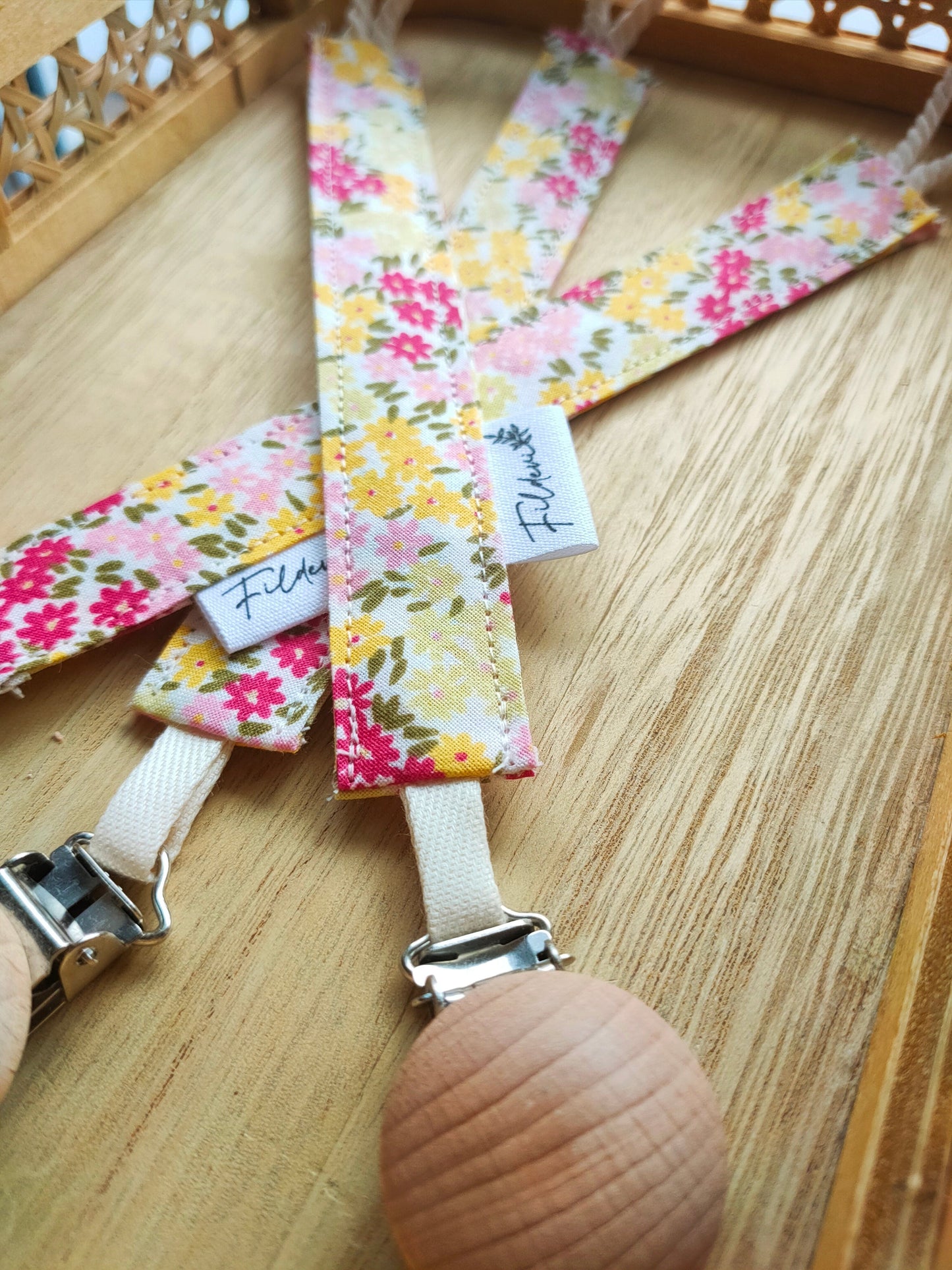 attache-tetine-liberty-fleuri-fait-main