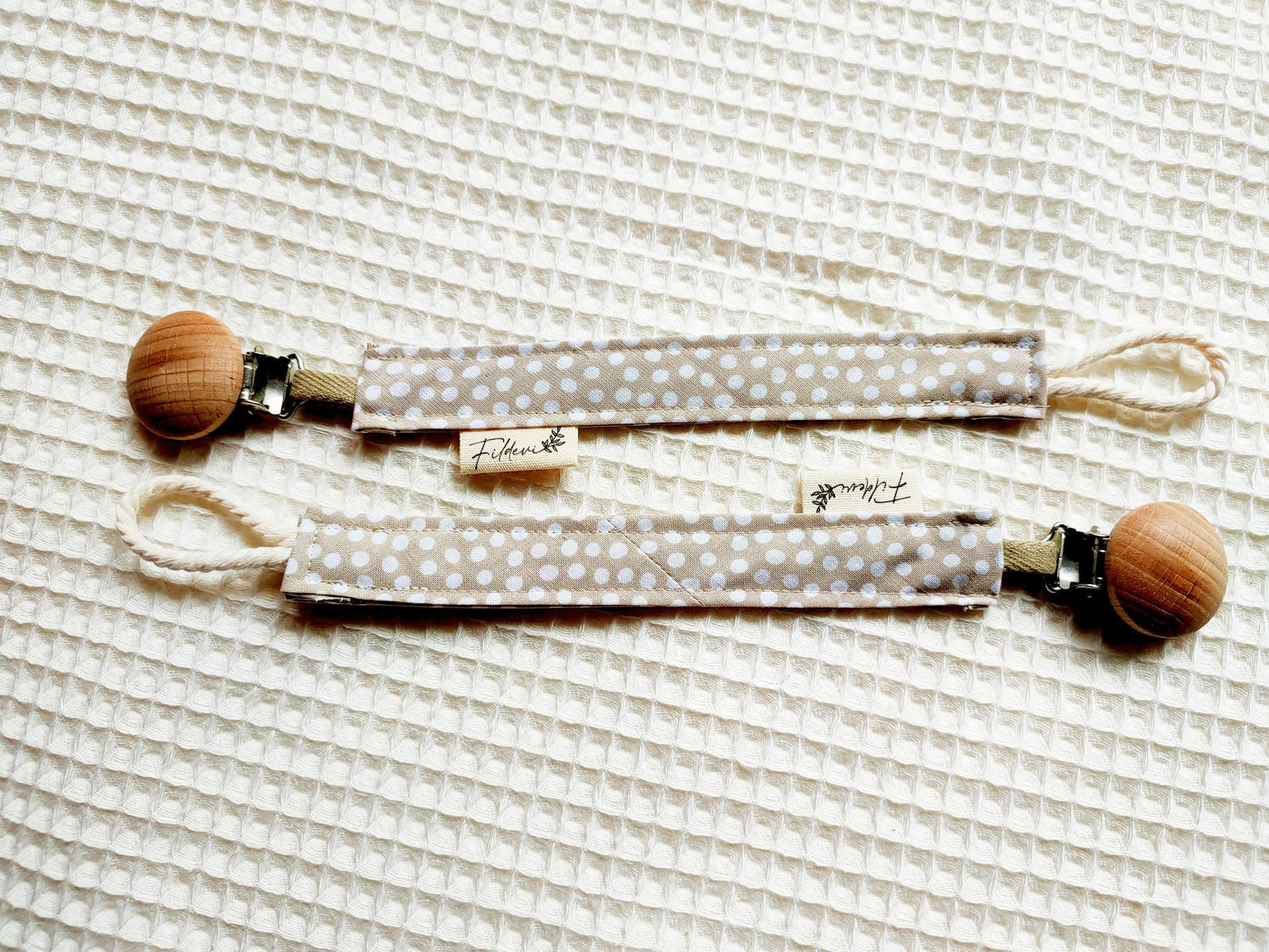 Attache Tétine Beige Points Blancs