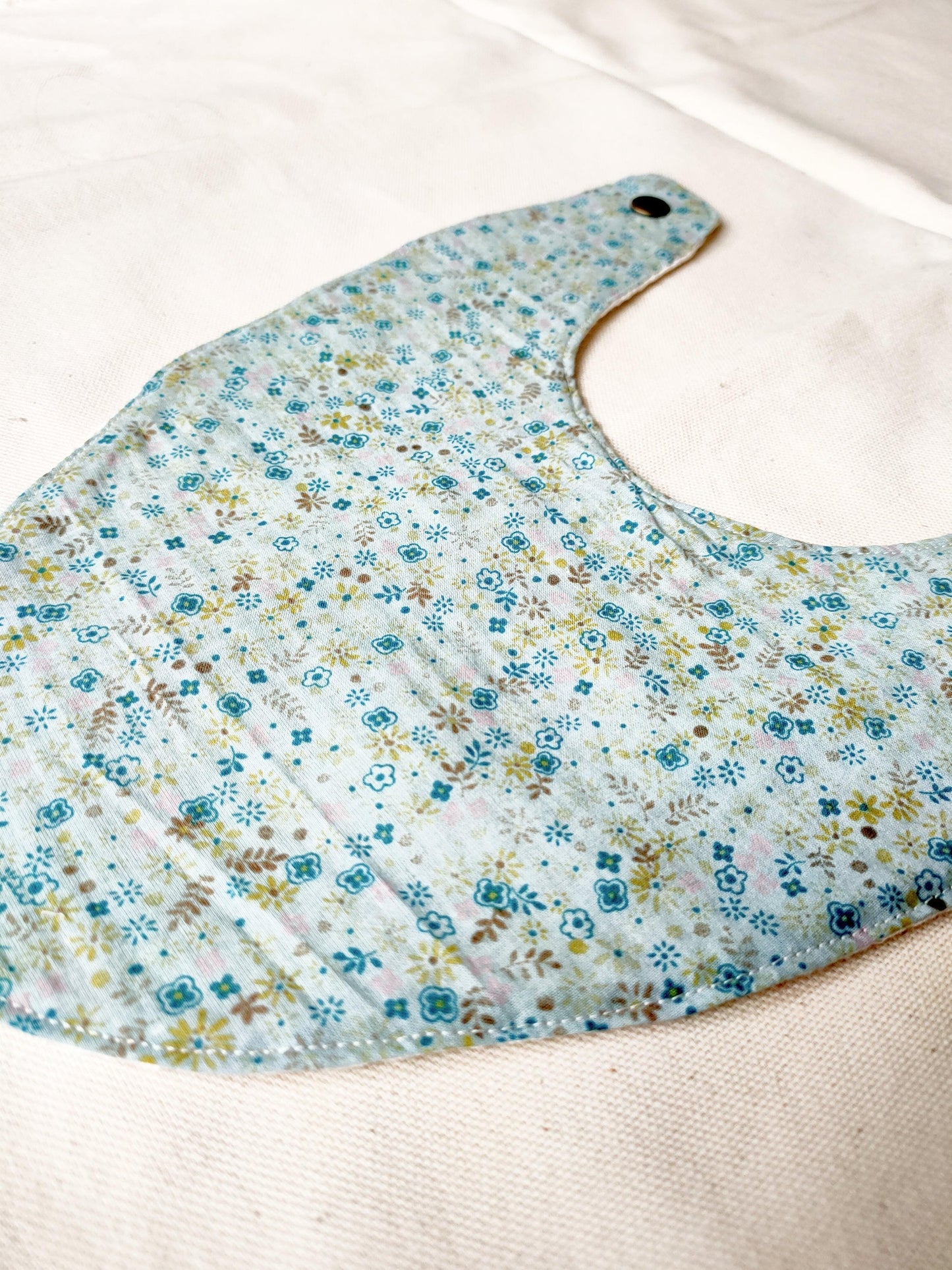 Bavoir Imprimé Bleu Fleuri