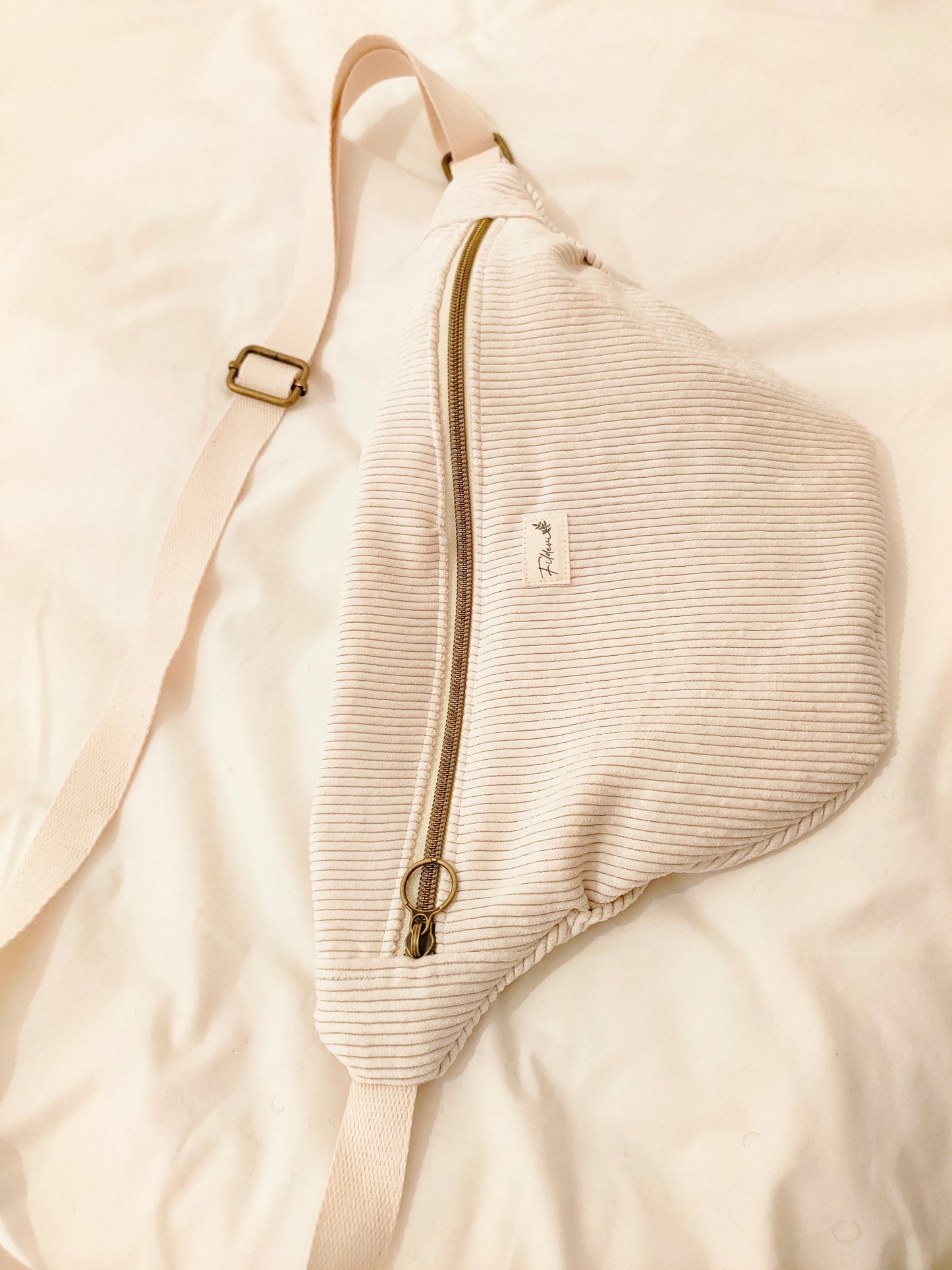 sac-banane-fait-main-velours-cotele-blanc