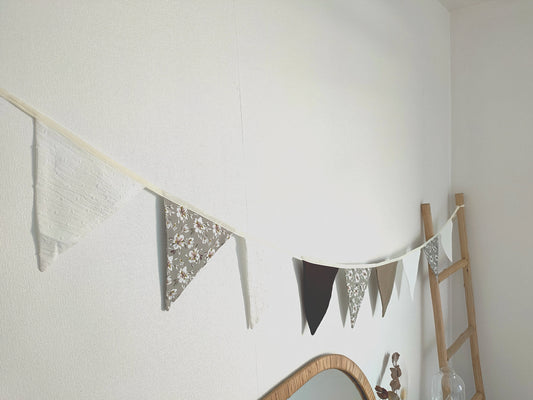 guirlande-tissu-fleuri-blanc