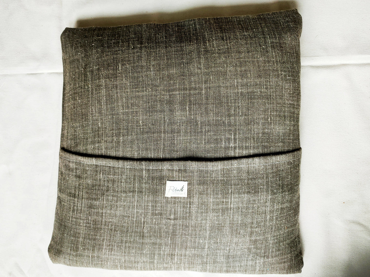 housse-coussin-gris-fonce-fait-main