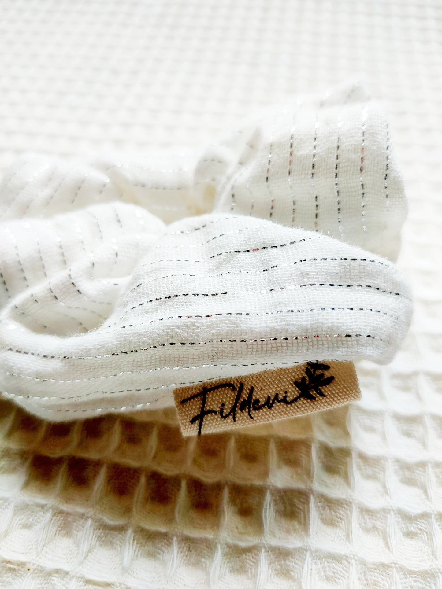 mini-chouchou-fait-main-blanc-lurex