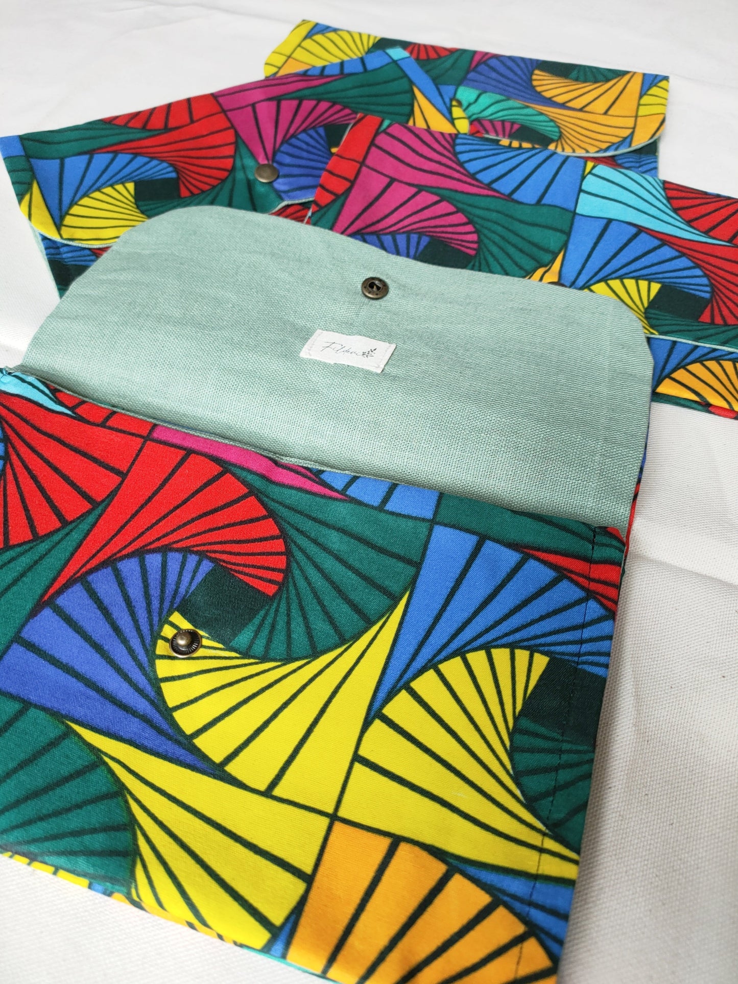 pochette-motif-wax-interieur-vert