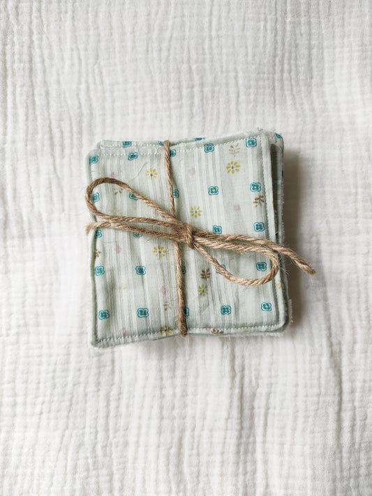 lingettes-lavables-tissu-fleuries-vertes-faites-main