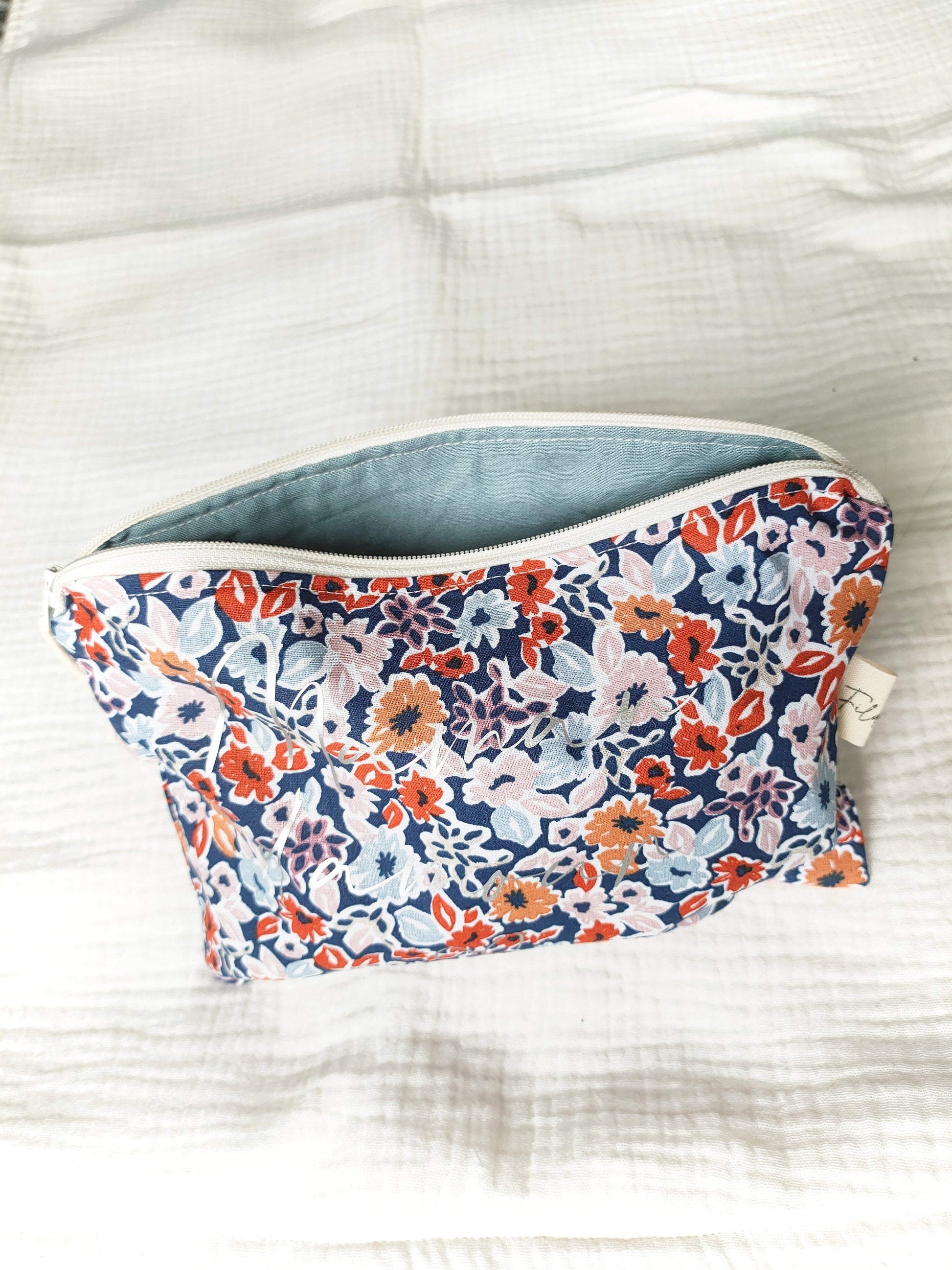 pochette-plate-fleurie-bleu-faite-main