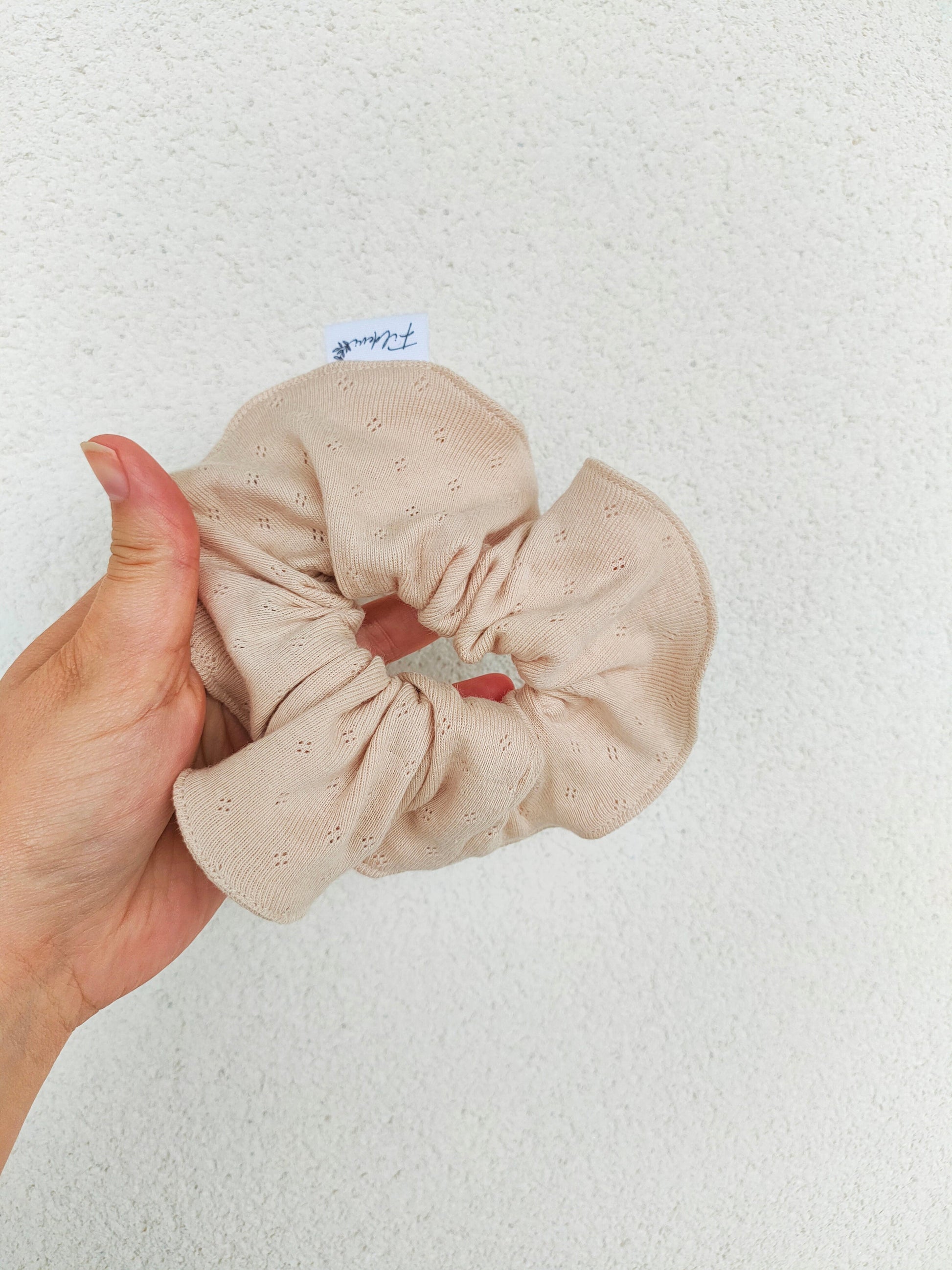 chouchou-blanc-ivoire-ajoure-fait-main