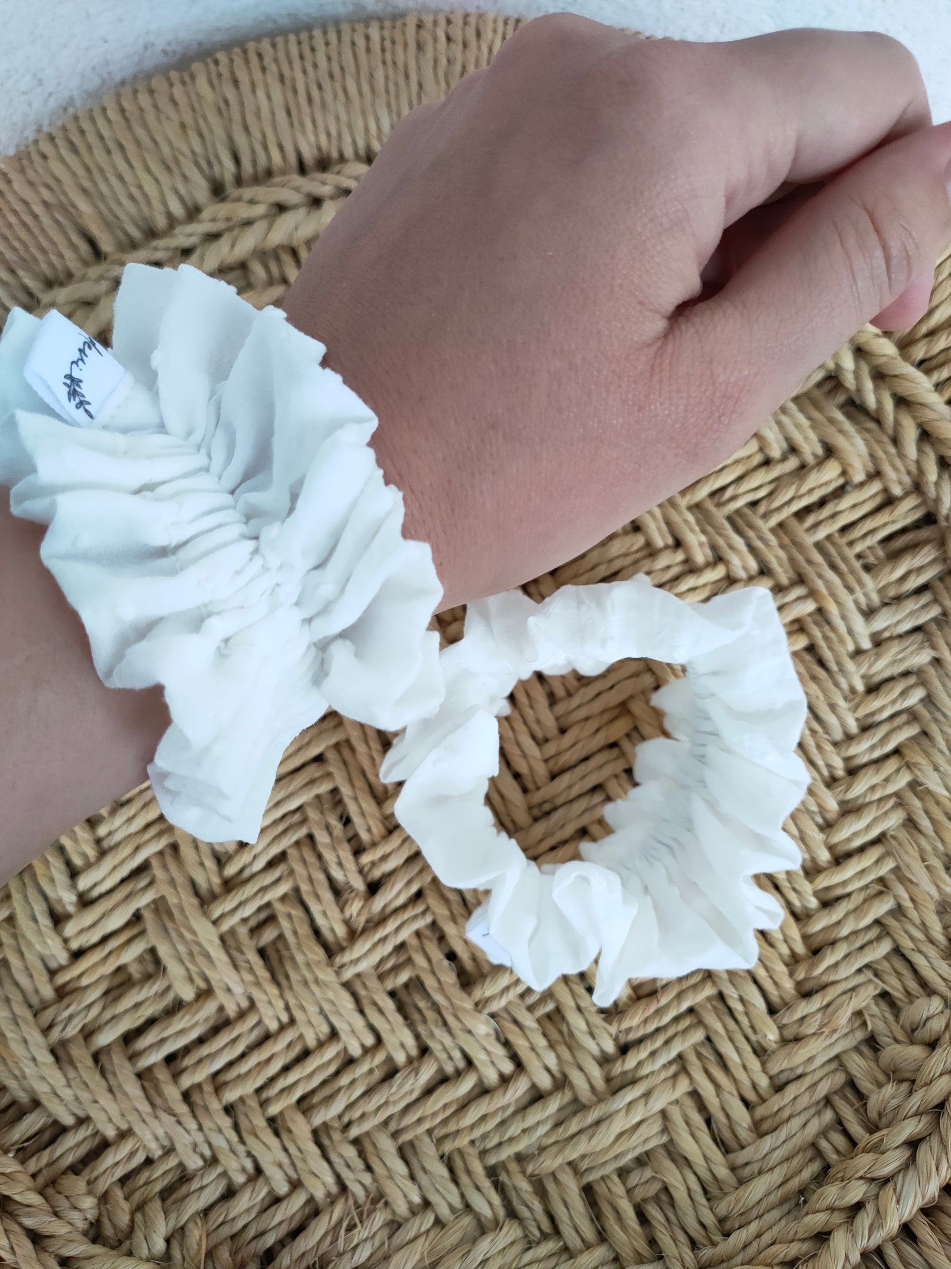 chouchou-volant-manchette-blanc-fildevi