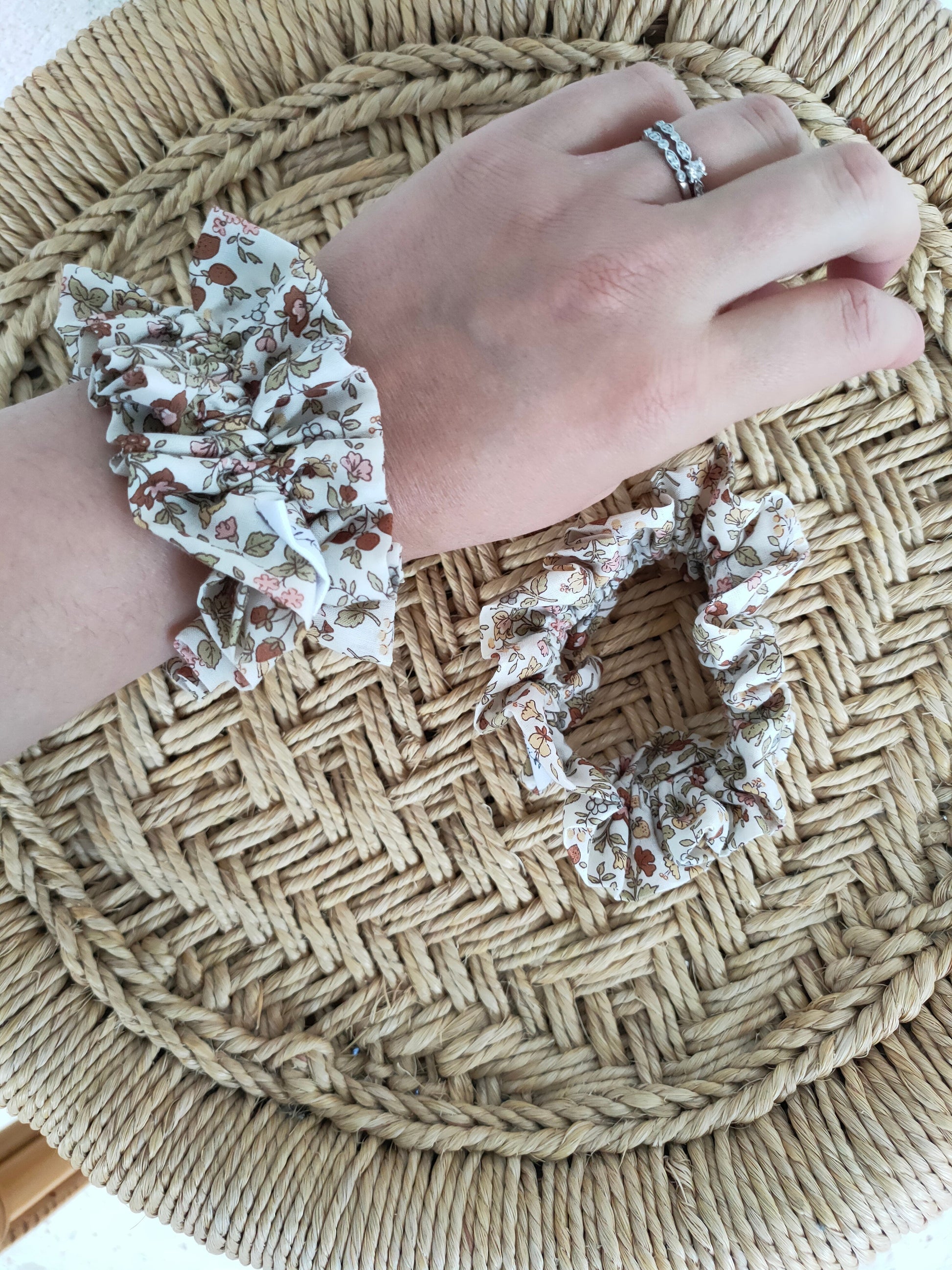 chouchou-volant-manchette-liberty-vintage