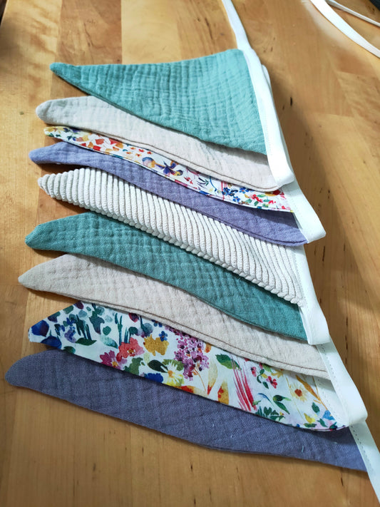 Guirlande fleurie bleu et violette